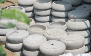 chậu xi măng trồng cọ nhật sân vườn