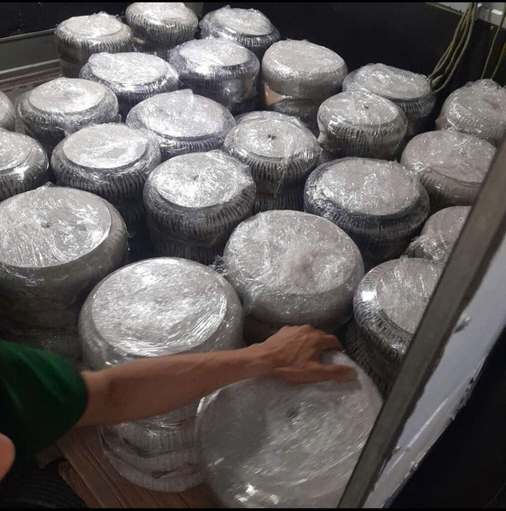 chậu xi măng nặng chống gió sân thượng