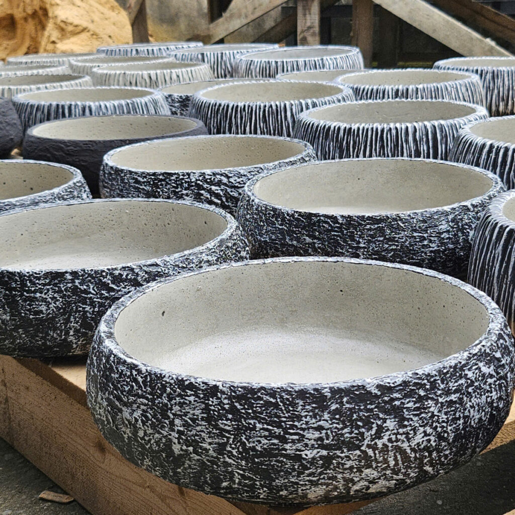 chậu xi măng trồng trầu bà xanh mát